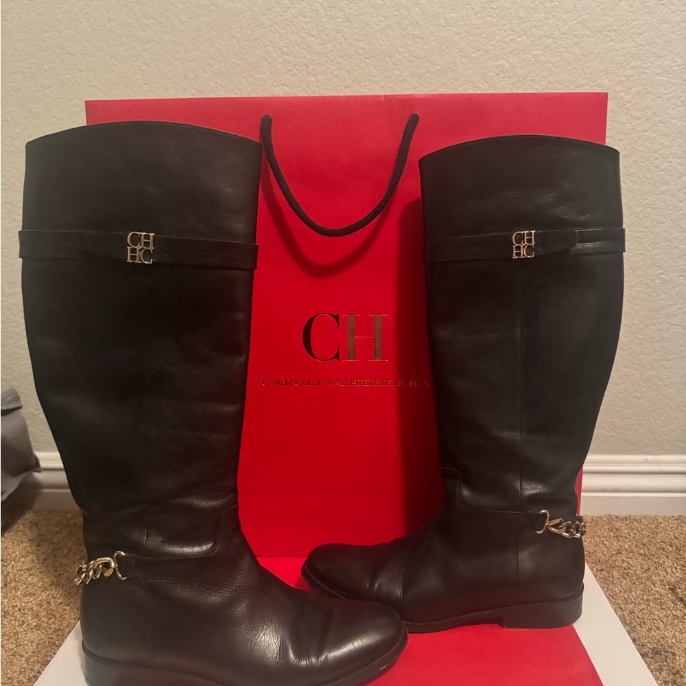 Elegant Carolina Herrera Black Leather Boots - Picture 3 of 12